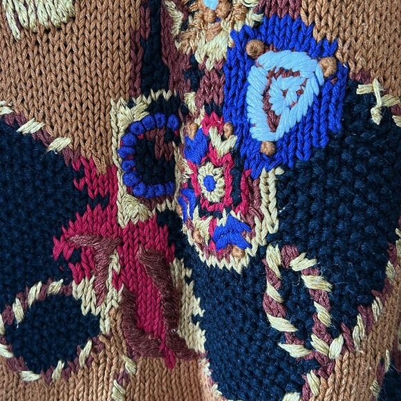 Vintage Women's Tunic Sweater with Embroidered Design - Size M - Picture 2 of 11